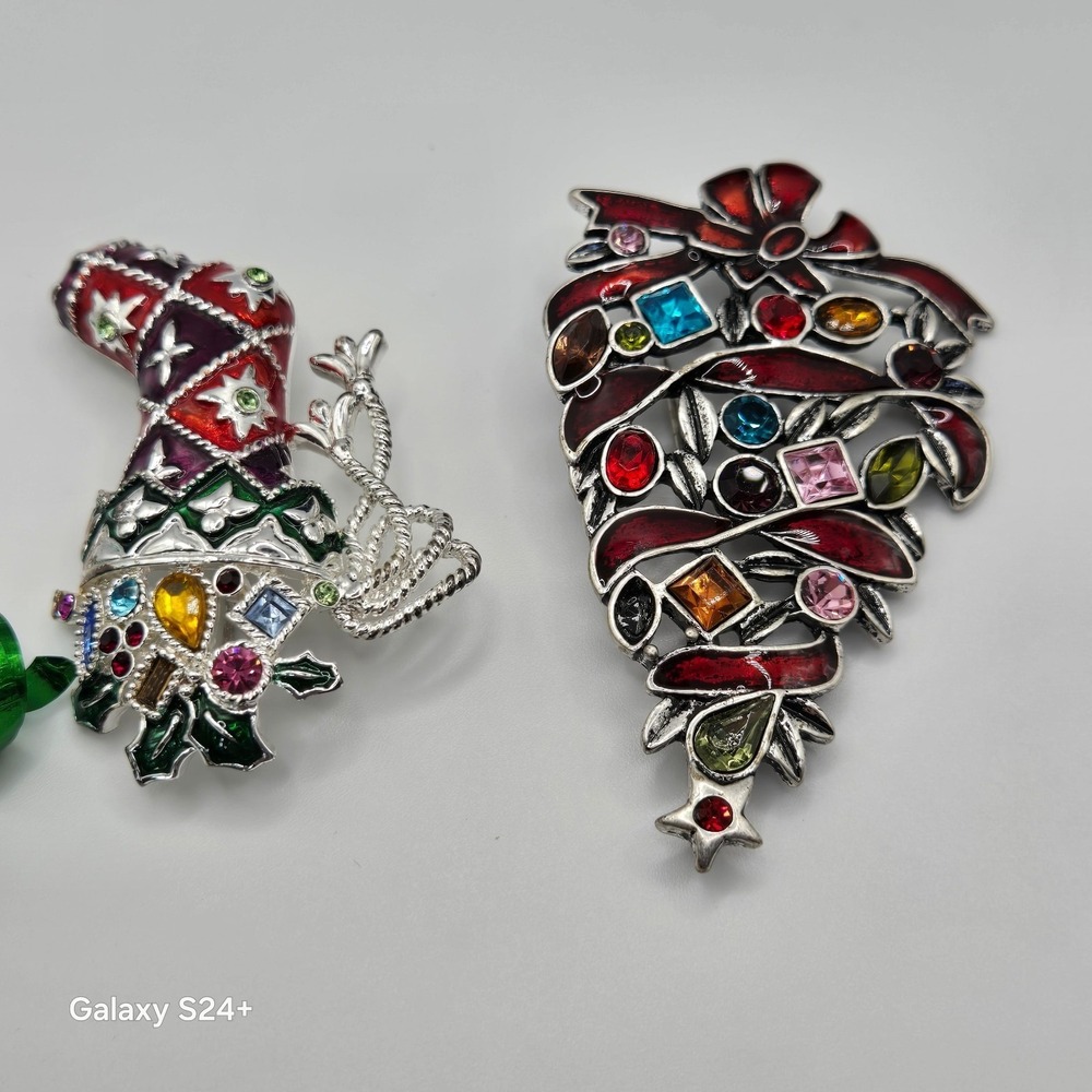 Premier Designs 2PC Red/Green SilverTone Brooch Set Christmas Tree Stocking Pins - Picture 4 of 11